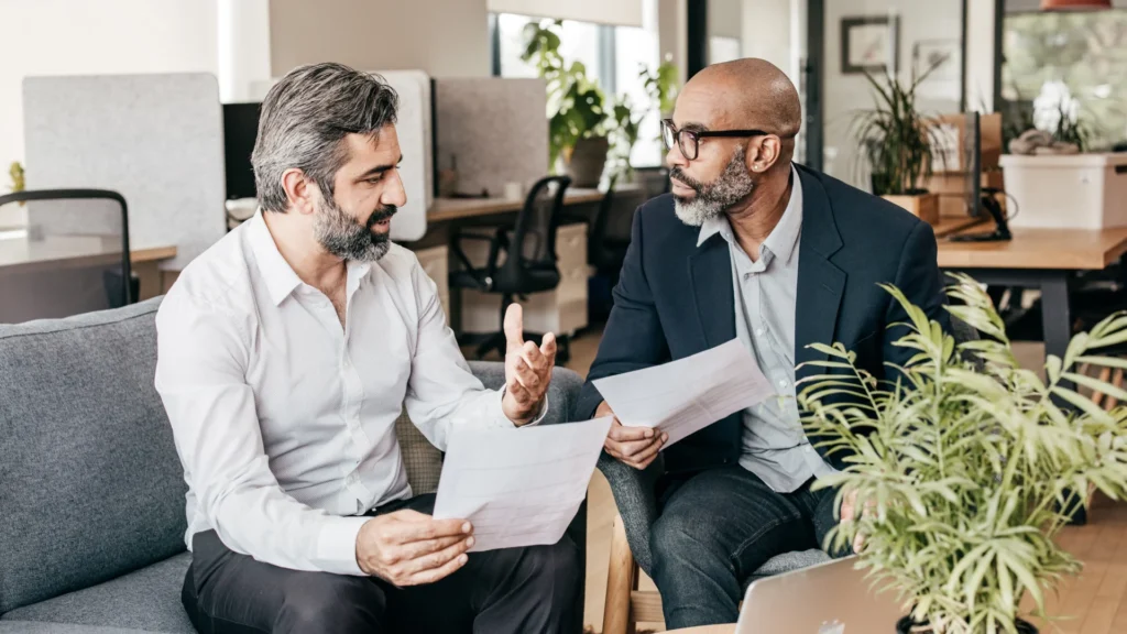 Rencontre entre apporteur d'affaires en gestion de patrimoine et conseiller financier